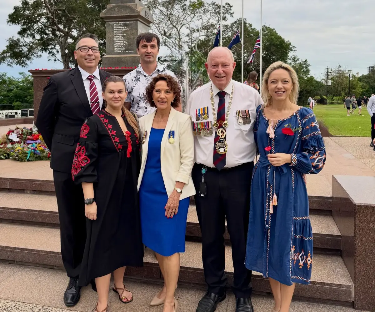 Community representatives with veterans beside the Darwin Cenotaph