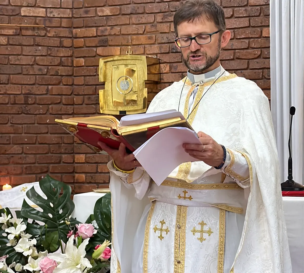 Father Ihor reading during the Ukrainian-language Easter service